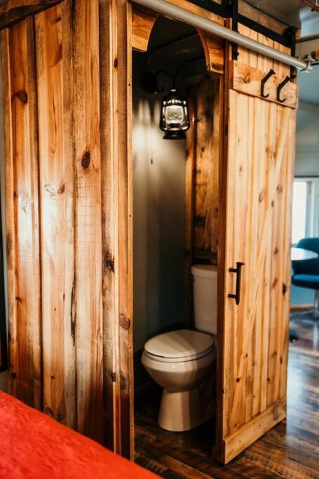 Bourbon Trail: Caboose On The Farm Vila Lawrenceburg Exterior foto
