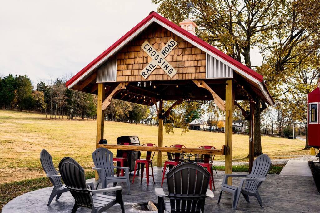 Bourbon Trail: Caboose On The Farm Vila Lawrenceburg Exterior foto