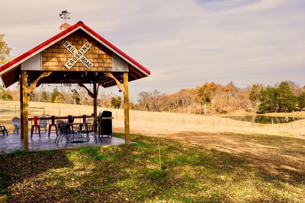 Bourbon Trail: Caboose On The Farm Vila Lawrenceburg Exterior foto