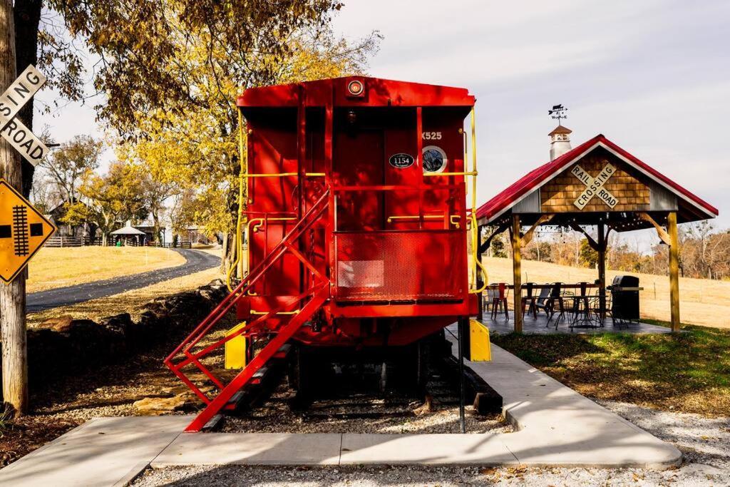 Bourbon Trail: Caboose On The Farm Vila Lawrenceburg Exterior foto