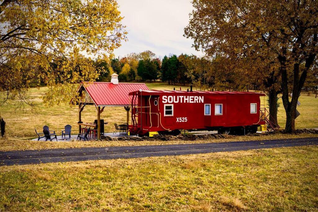 Bourbon Trail: Caboose On The Farm Vila Lawrenceburg Exterior foto